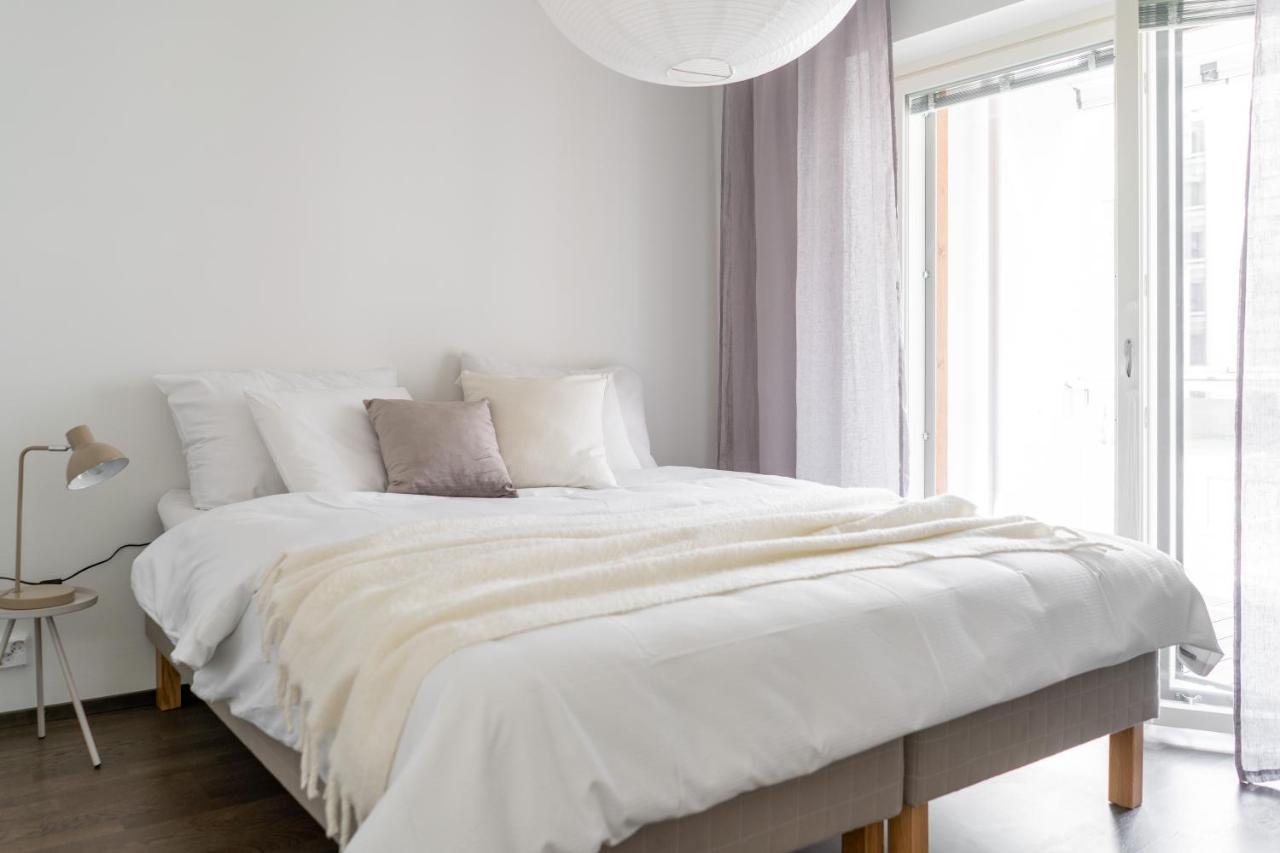 Ferienwohnung Iso Aurinkoinen Parveke Ja Hyvaet Yhteydet Helsinki Exterior foto