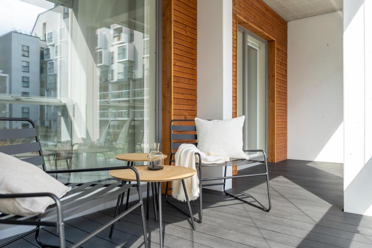 Ferienwohnung Iso Aurinkoinen Parveke Ja Hyvaet Yhteydet Helsinki Exterior foto
