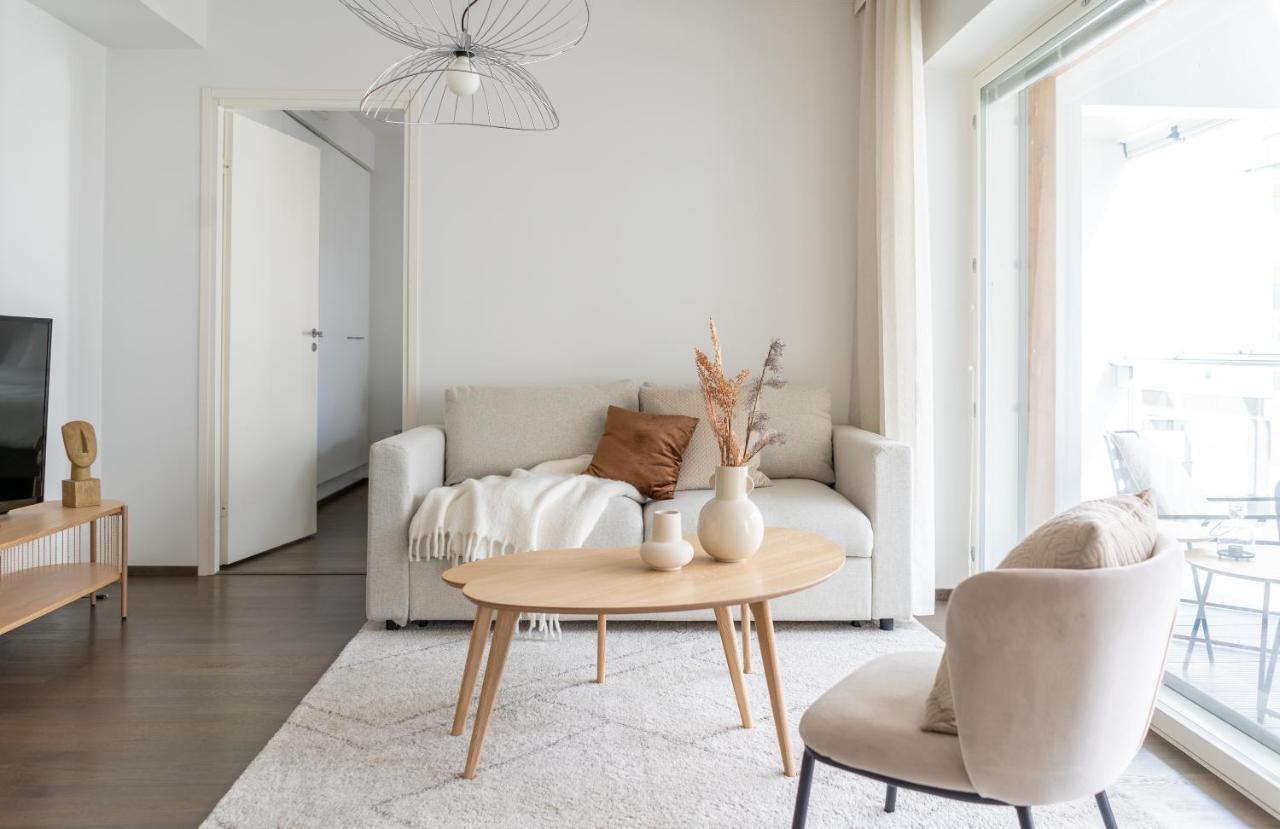Ferienwohnung Iso Aurinkoinen Parveke Ja Hyvaet Yhteydet Helsinki Exterior foto