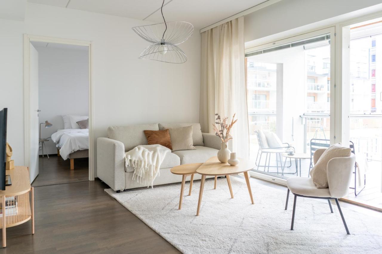 Ferienwohnung Iso Aurinkoinen Parveke Ja Hyvaet Yhteydet Helsinki Exterior foto